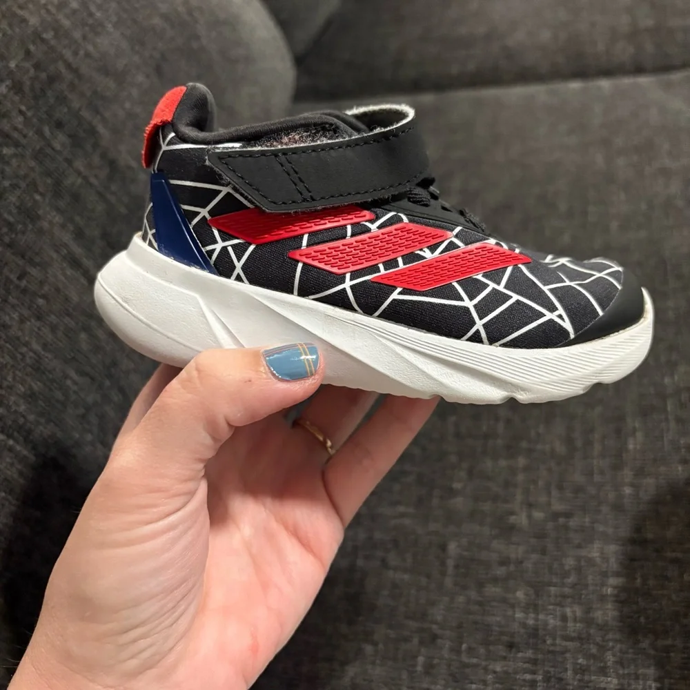 Adidas SpiderMan Kids Shoes Size 6c - Picture 4 of 5